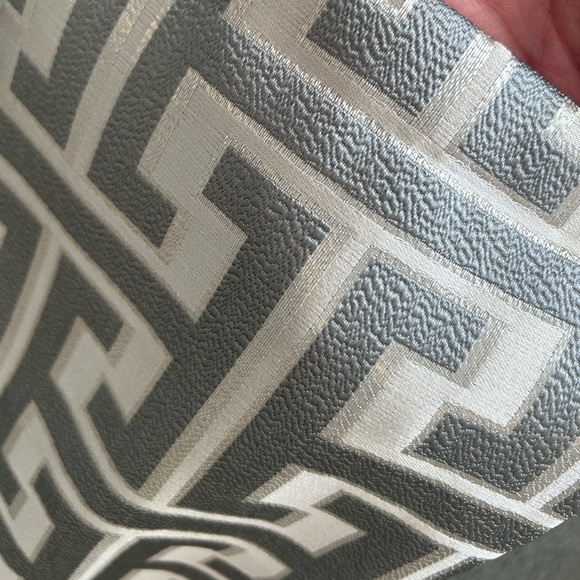 Two 20x20 luxury pillow covers - Picture 4 of 7